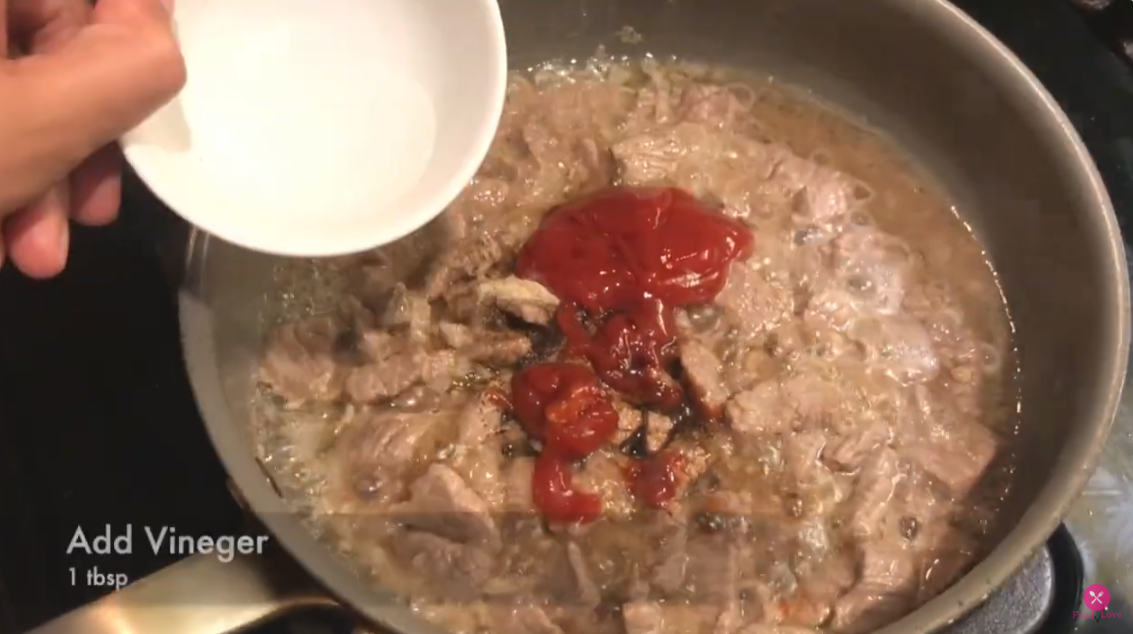 adding vinegar in the cooking beef