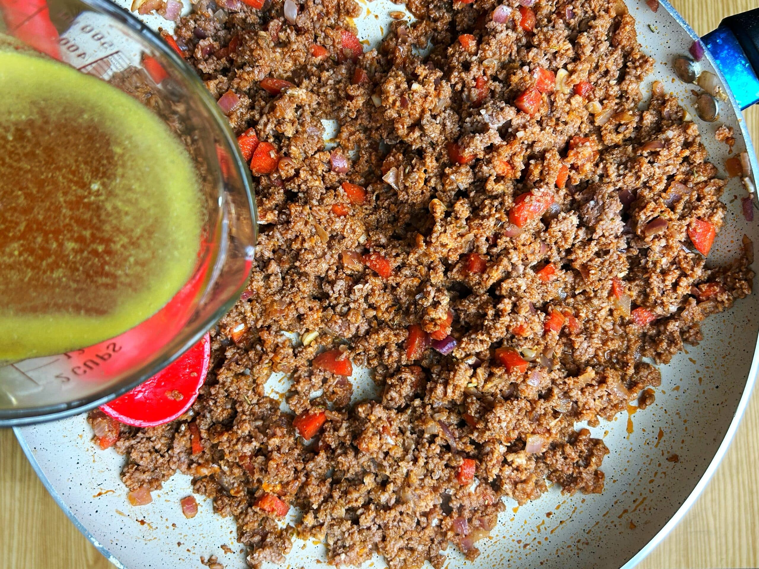 frying grounded beef in the pan